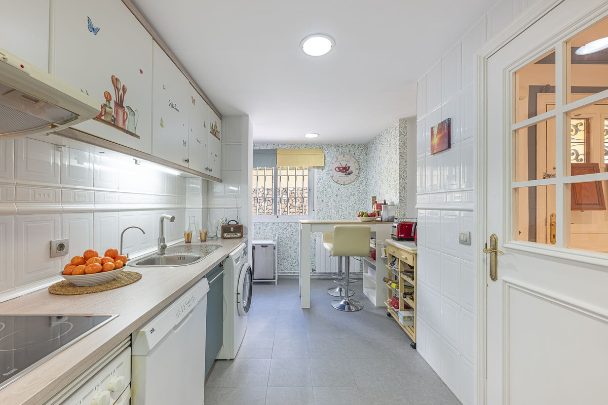 Adosados de 3 dormitorios en venta en Marbella – R4942186