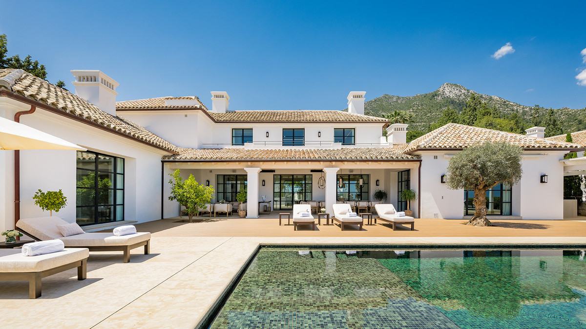 Villas de 6 dormitorios en venta en Milla de Oro – R5156455