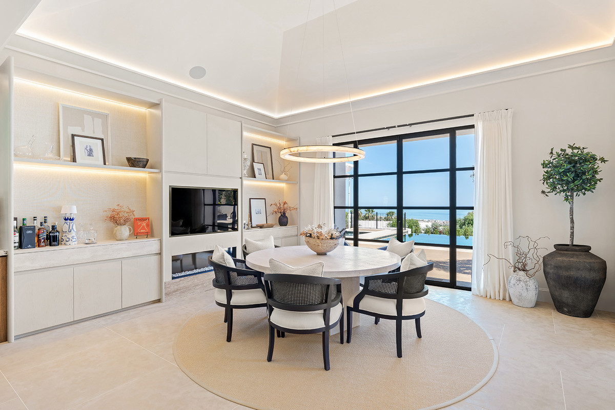Villas de 6 dormitorios en venta en Milla de Oro – R5156455