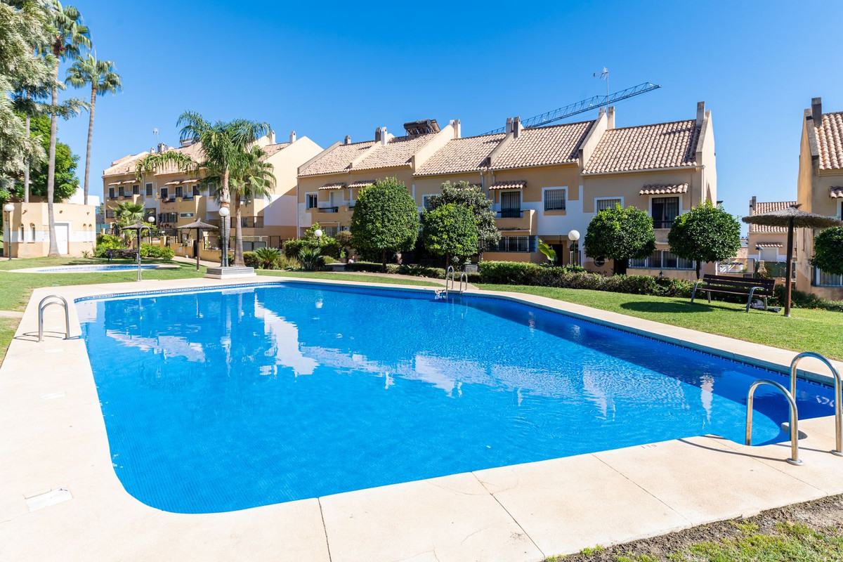 Adosados de 4 dormitorios en venta en Marbella – R5162419