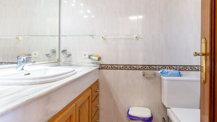 Adosados de 4 dormitorios en venta en Marbella – R5162419 en 