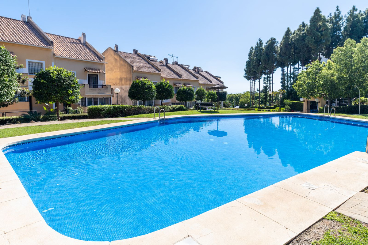 Adosados de 4 dormitorios en venta en Marbella – R5162419