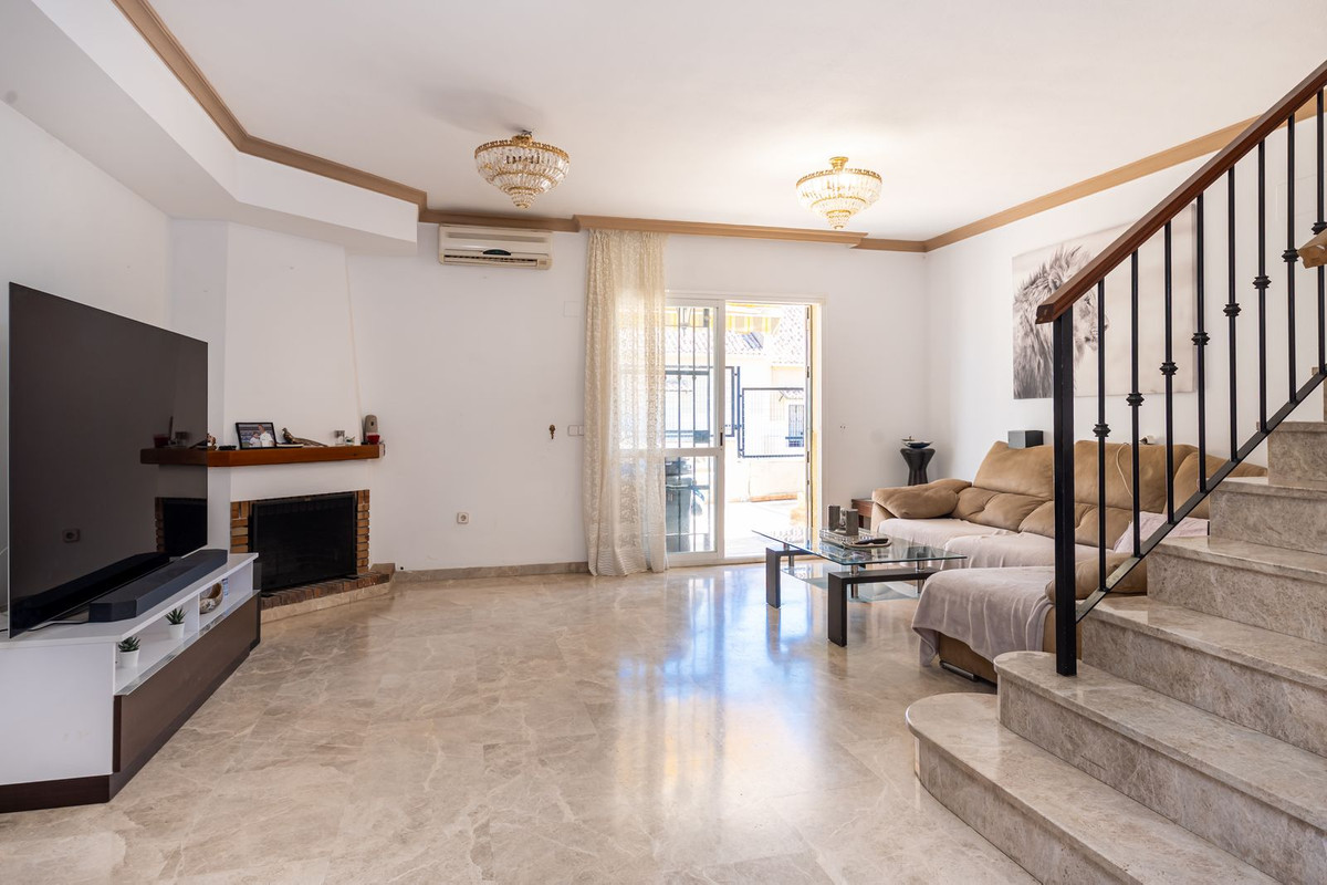 Adosados de 4 dormitorios en venta en Marbella – R5162419
