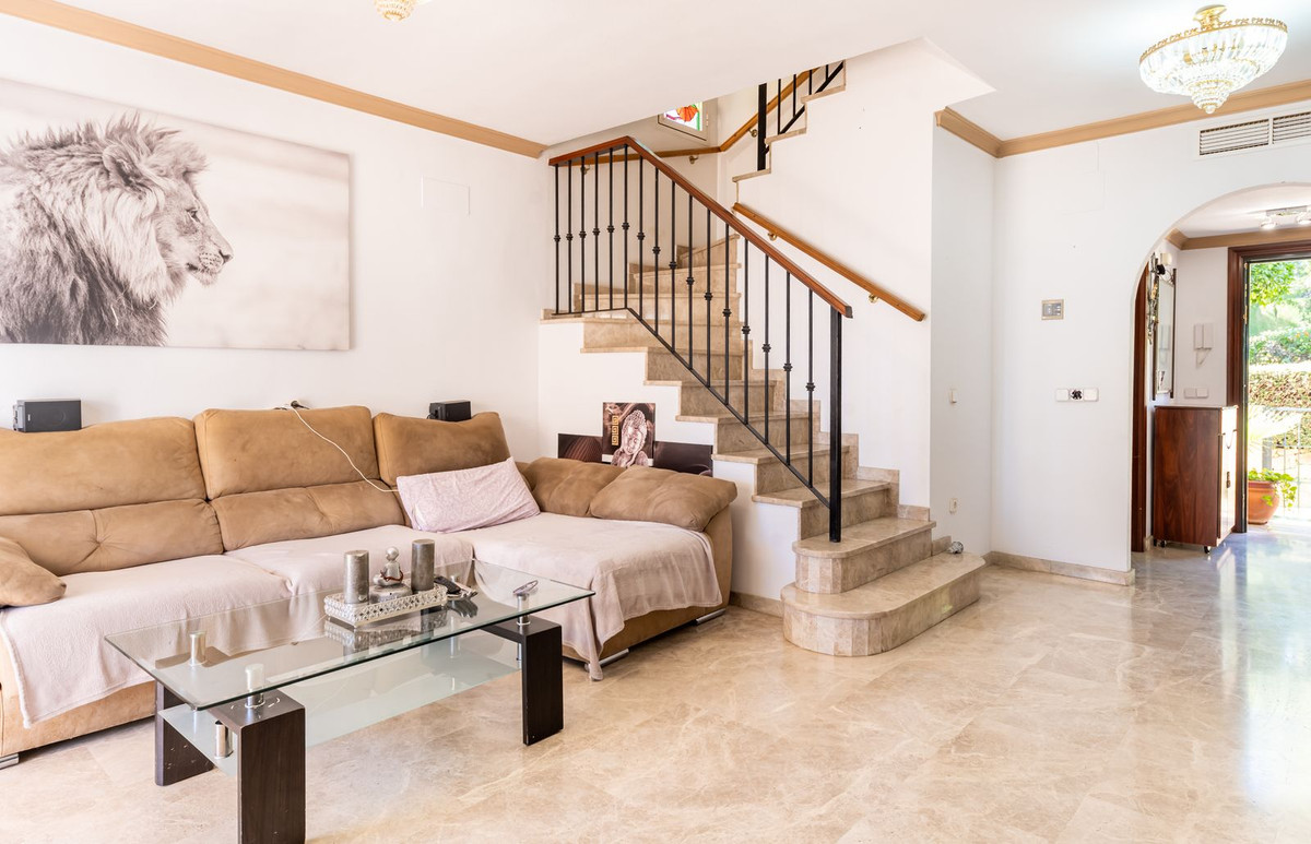 Adosados de 4 dormitorios en venta en Marbella – R5162419