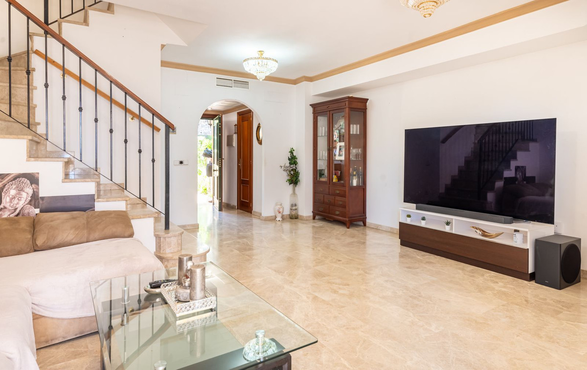 Adosados de 4 dormitorios en venta en Marbella – R5162419
