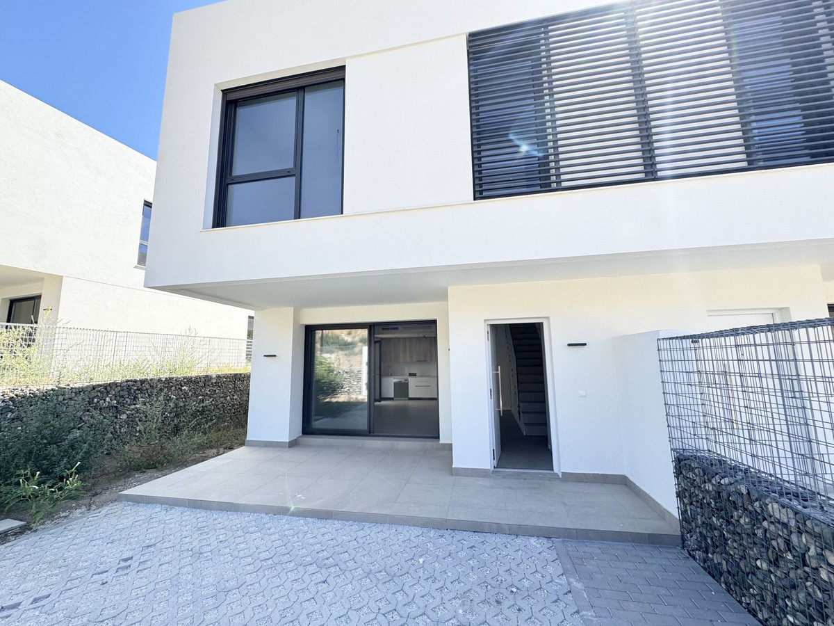 3 bedroom Semi-detached for sale in Riviera del Sol – R5147359