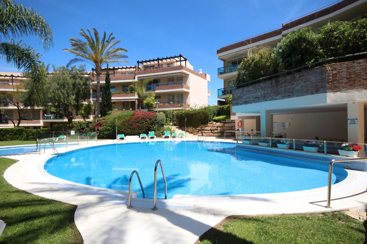 2 bedroom Apartments for sale in Riviera del Sol – R5167123