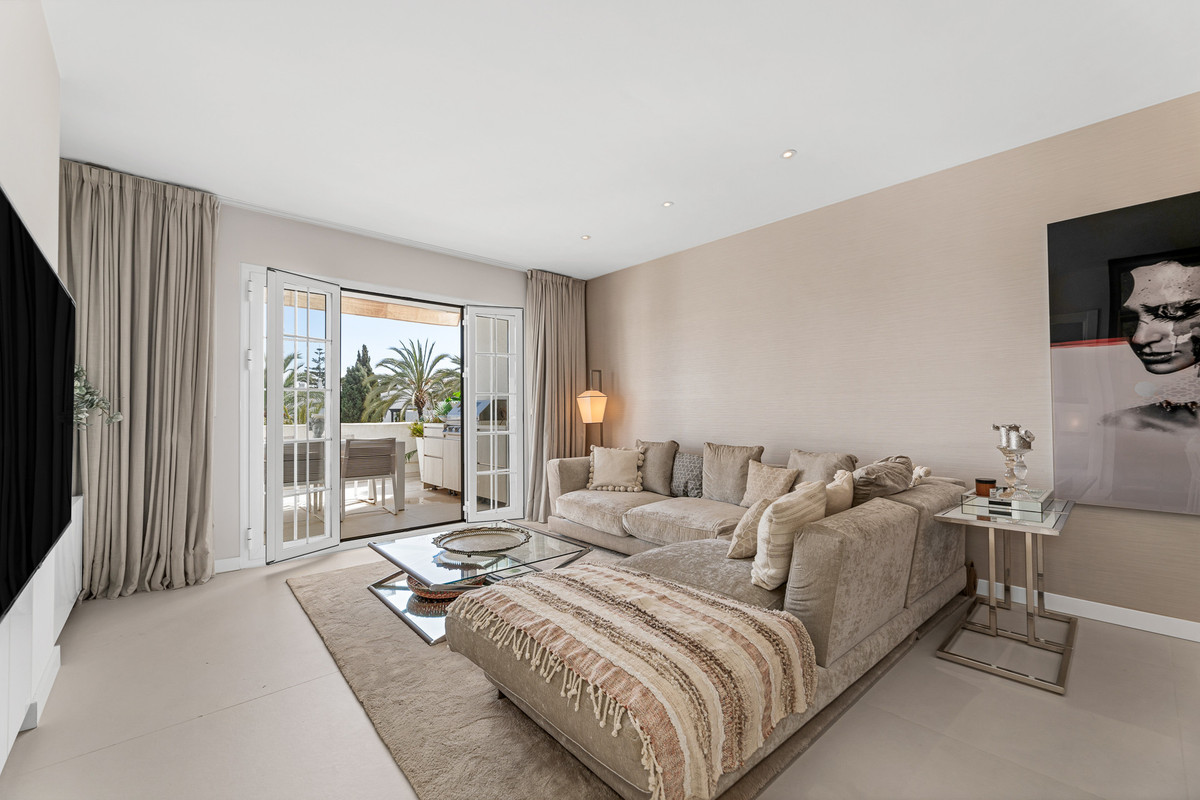 Apartamentos de 3 dormitorios en venta en Milla de Oro – R5153197