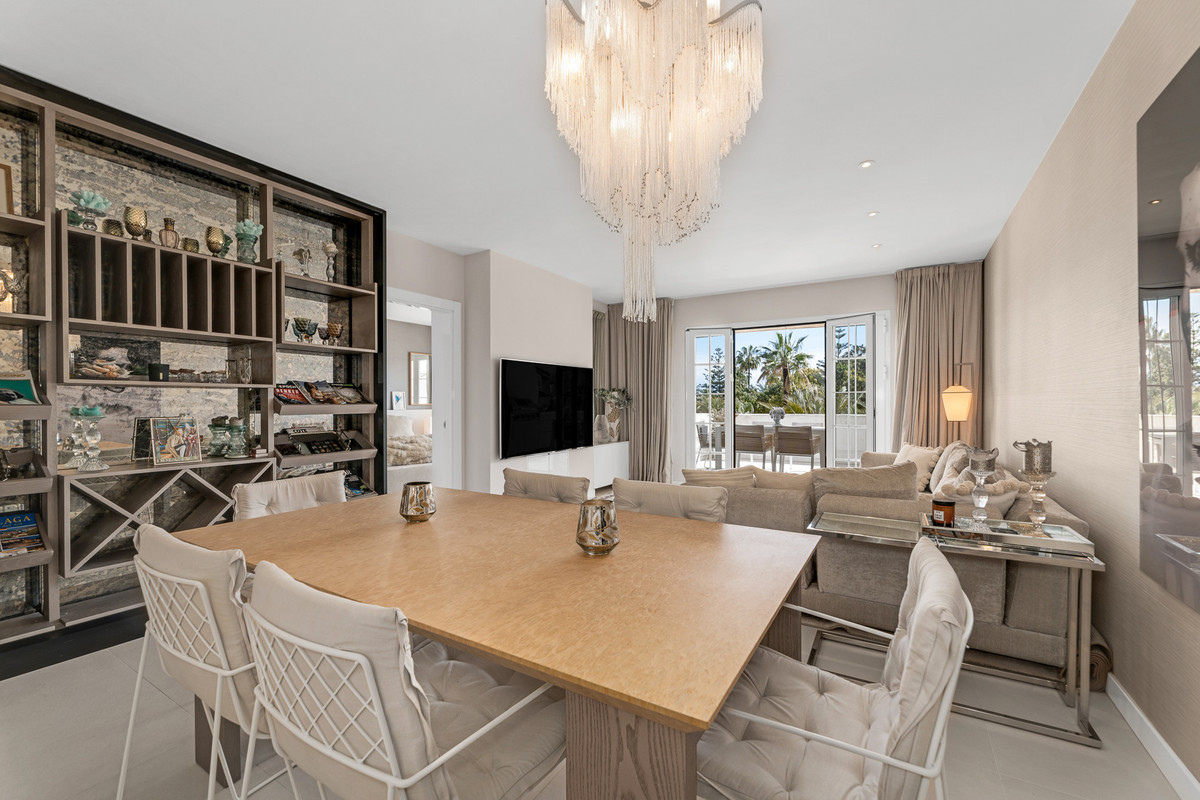 Apartamentos de 3 dormitorios en venta en Milla de Oro – R5153197