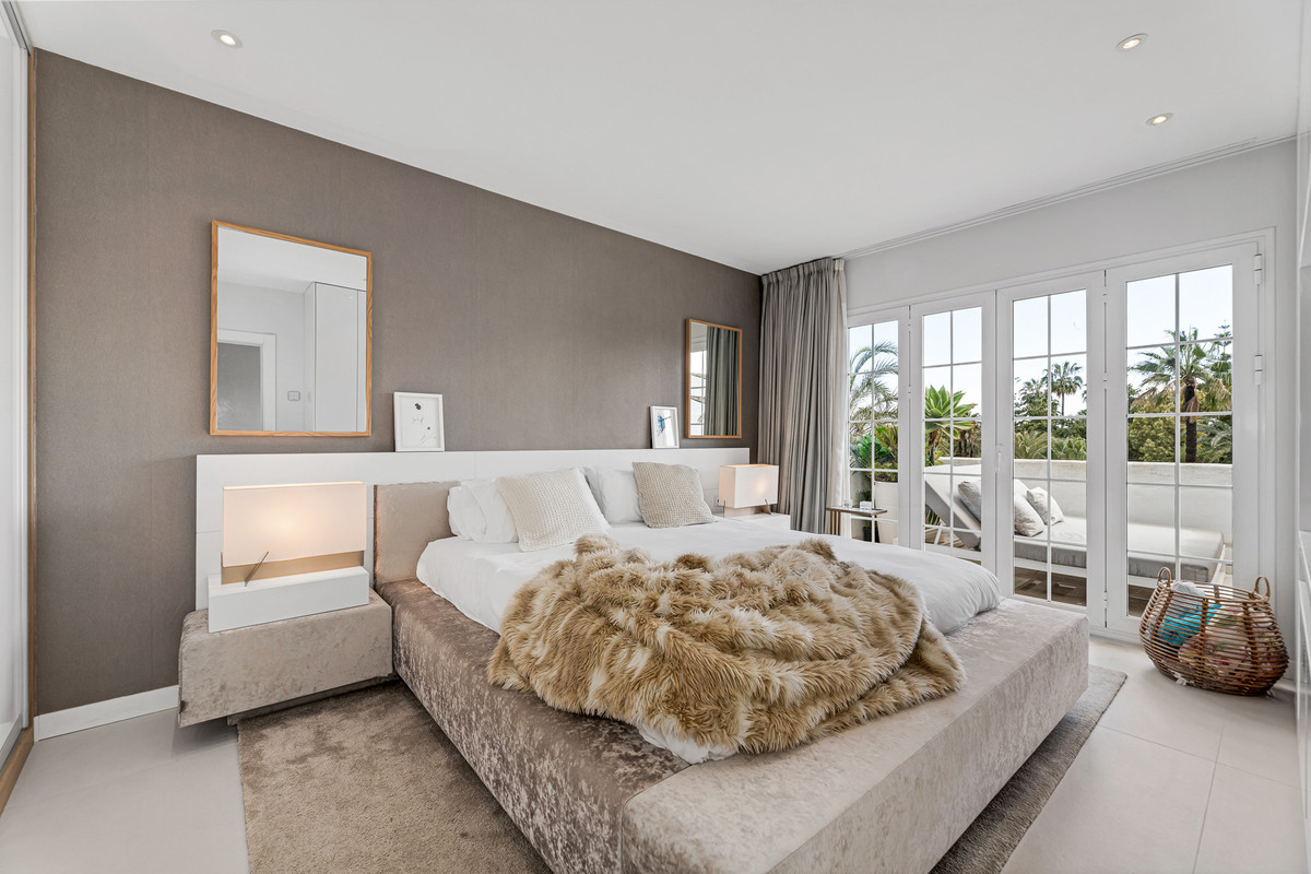 Apartamentos de 3 dormitorios en venta en Milla de Oro – R5153197