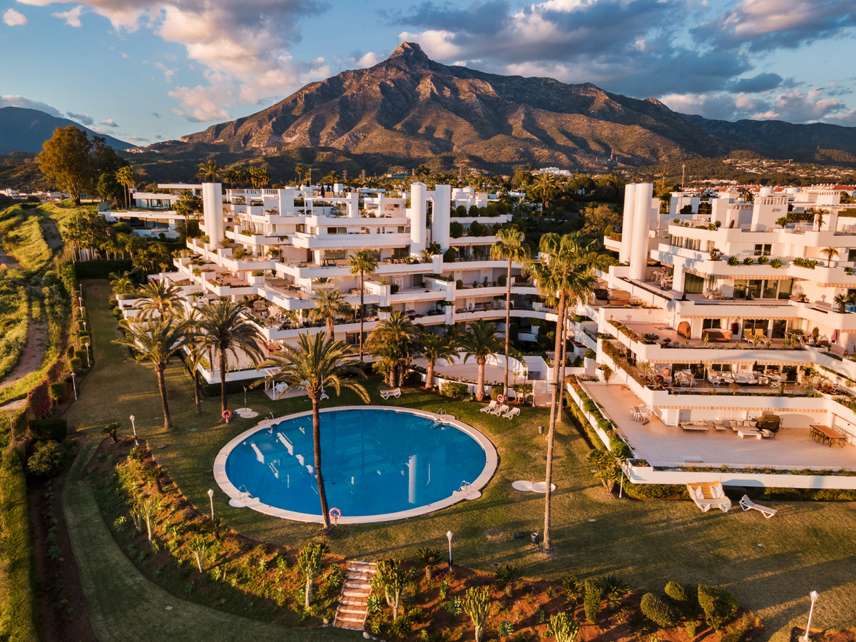 Apartamentos de 3 dormitorios en venta en Milla de Oro – R5161483