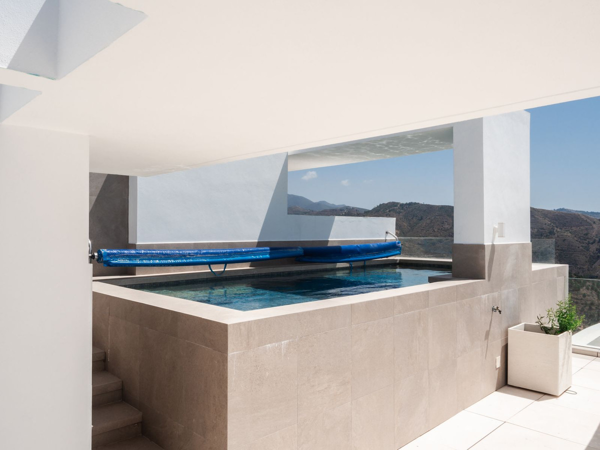 3 bedroom Apartments for sale in Marbella – R5133352