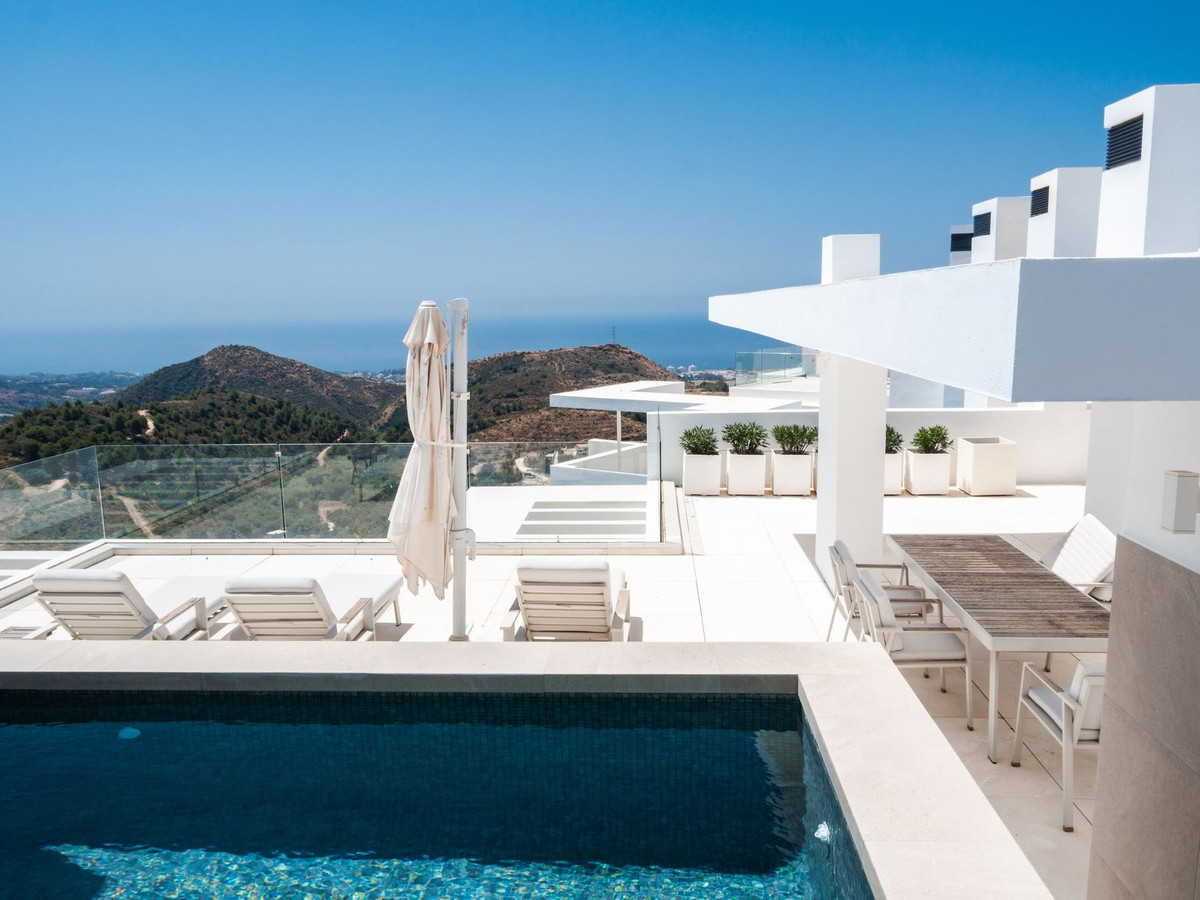 3 bedroom Apartments for sale in Marbella – R5133352