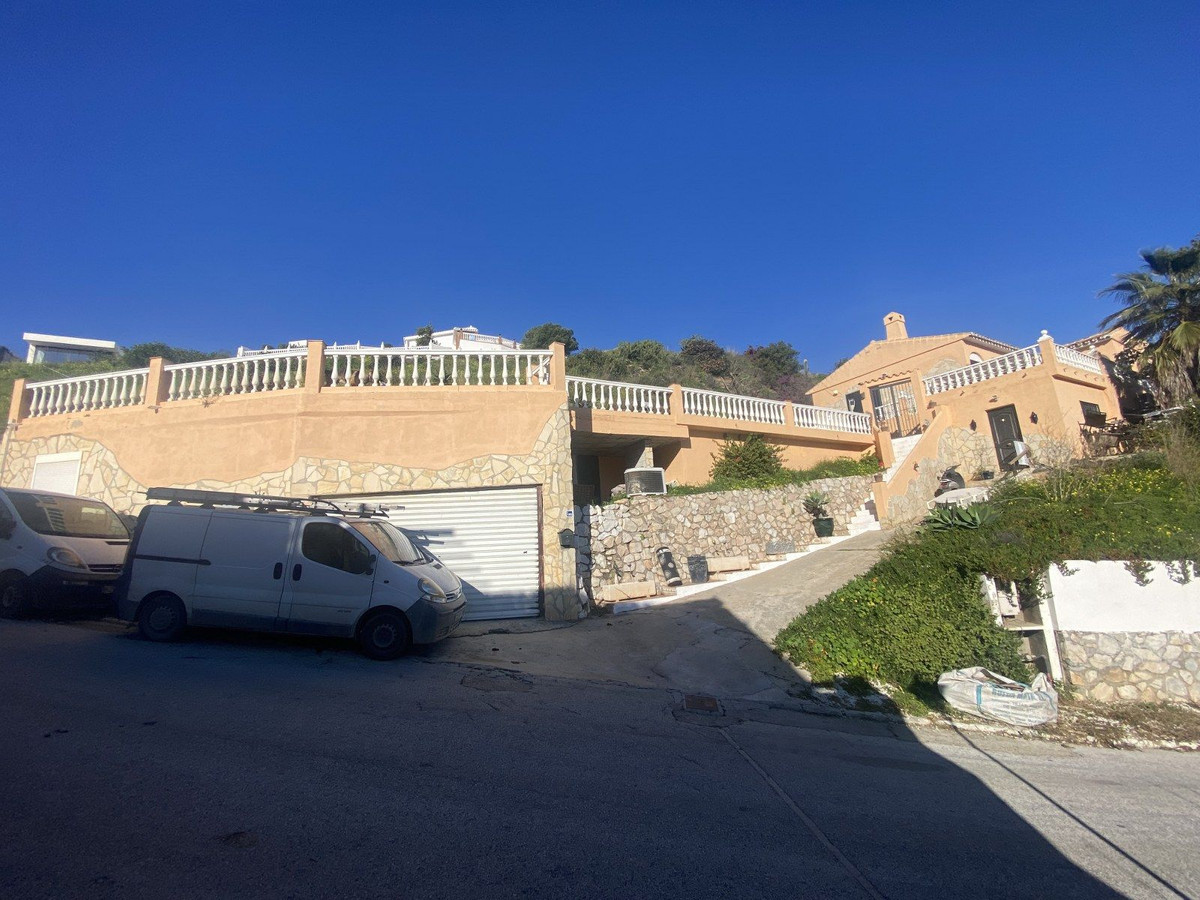 6 bedroom Villas for sale in Mijas – R4954087
