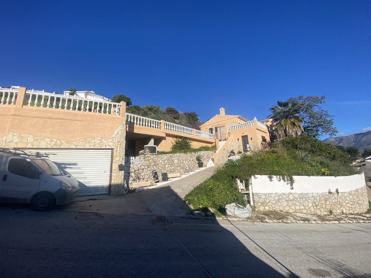 6 bedroom Villas for sale in Mijas – R4954087