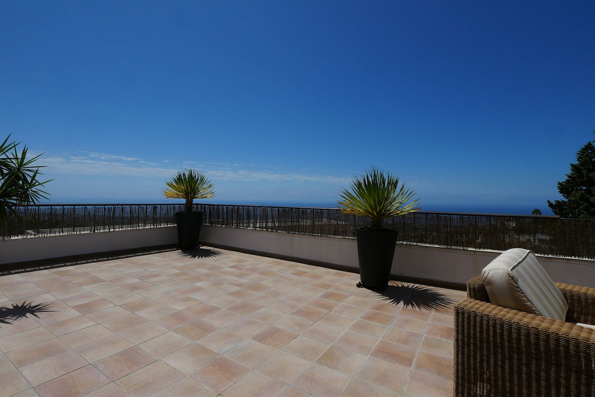 3 bedroom Penthouses for sale in Marbella – R5164108