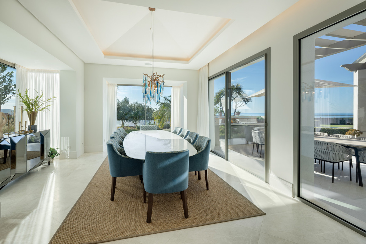 7 bedroom Villas for sale in Monte Halcones – R5162692
