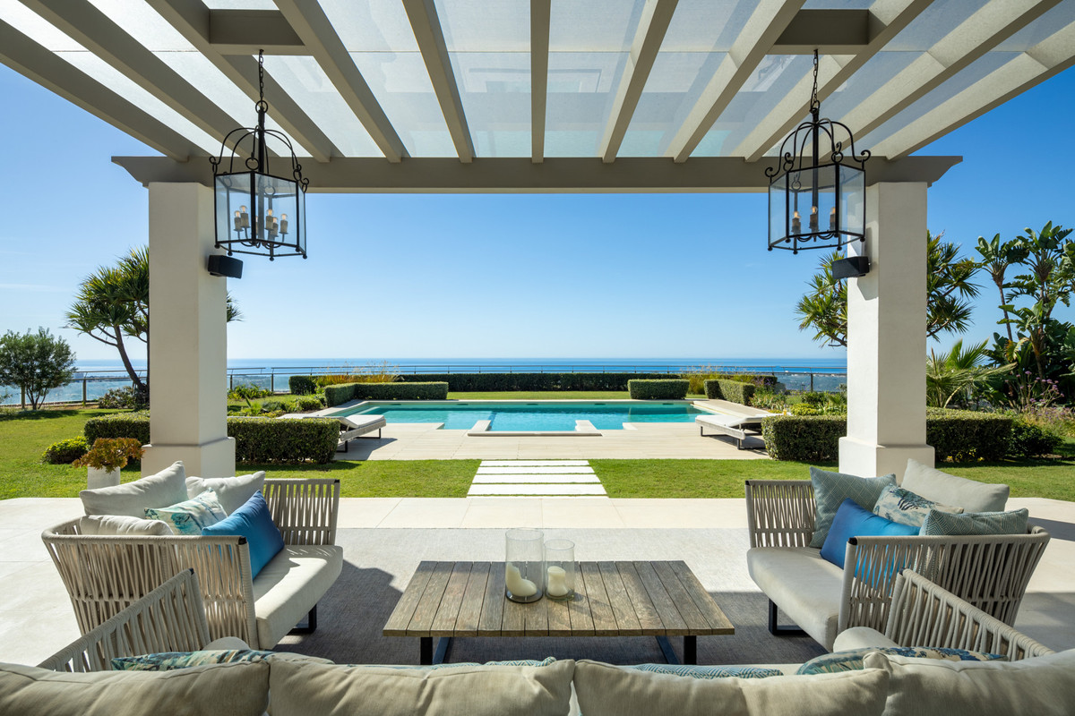 7 bedroom Villas for sale in Monte Halcones – R5162692