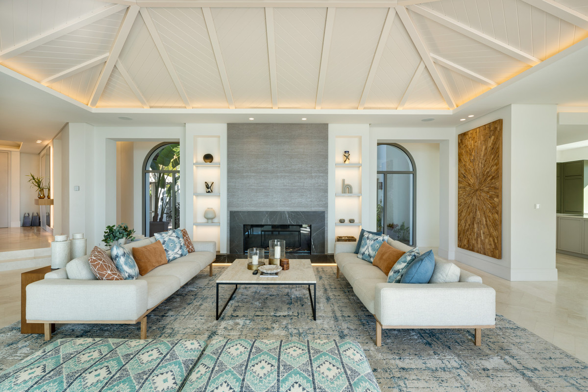 7 bedroom Villas for sale in Monte Halcones – R5162692