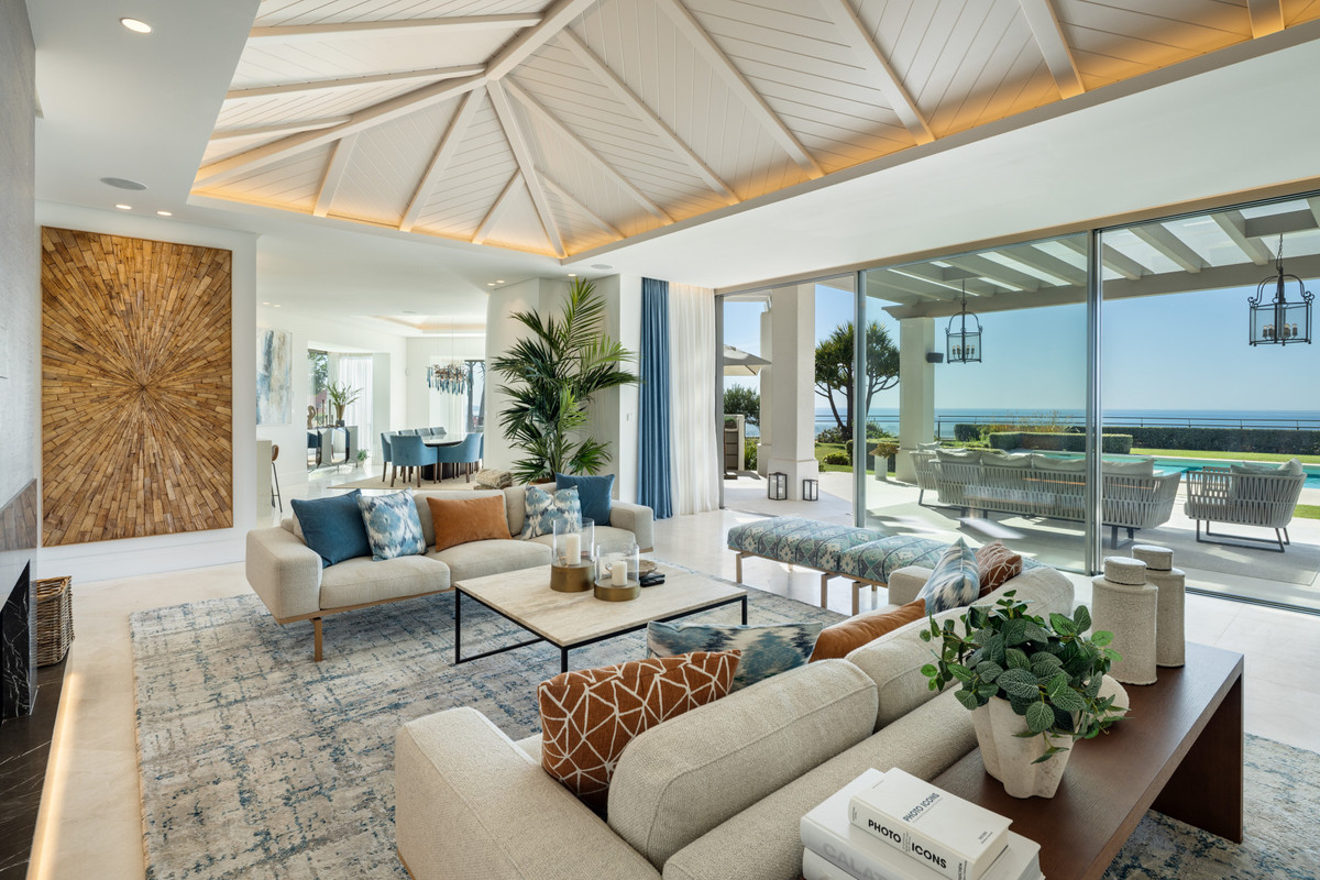 7 bedroom Villas for sale in Monte Halcones – R5162692