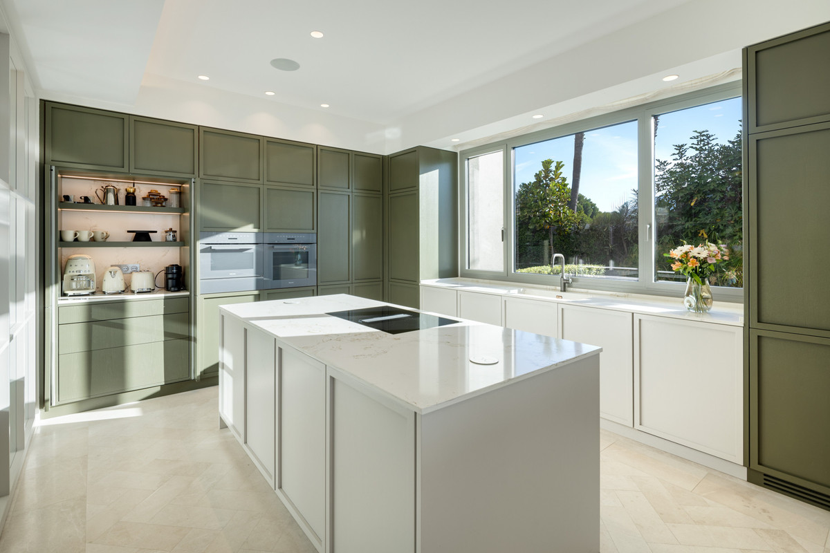 7 bedroom Villas for sale in Monte Halcones – R5162692