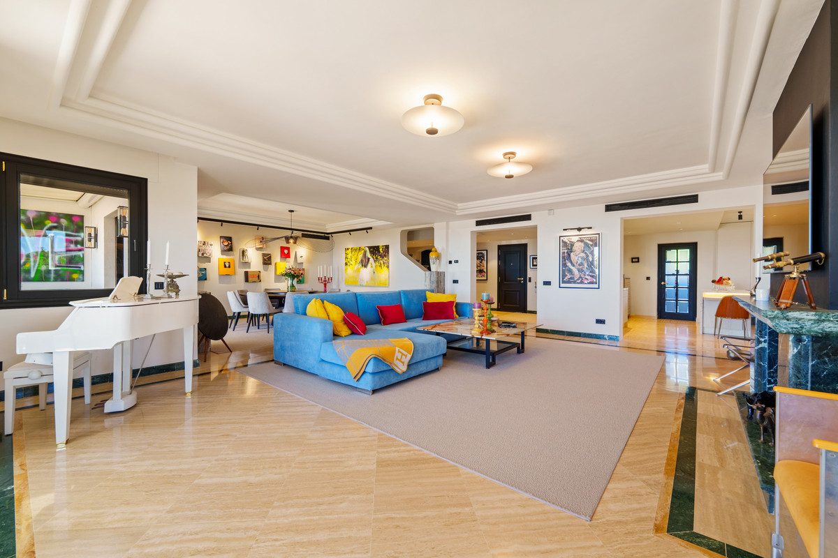 Apartamentos de 4 dormitorios en venta en Milla de Oro – R5165137