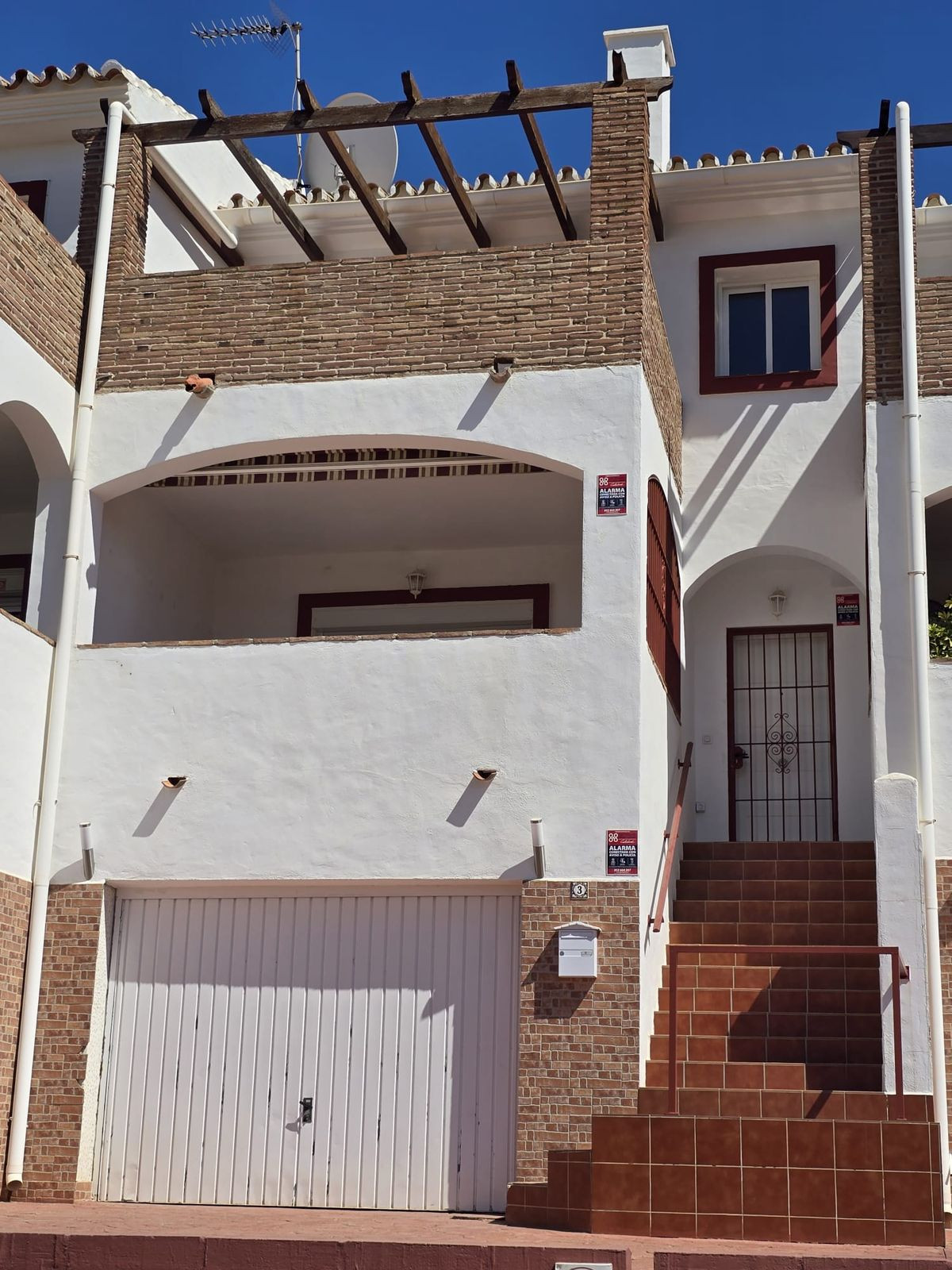 3 bedroom Townhouses for sale in Riviera del Sol – R5150128