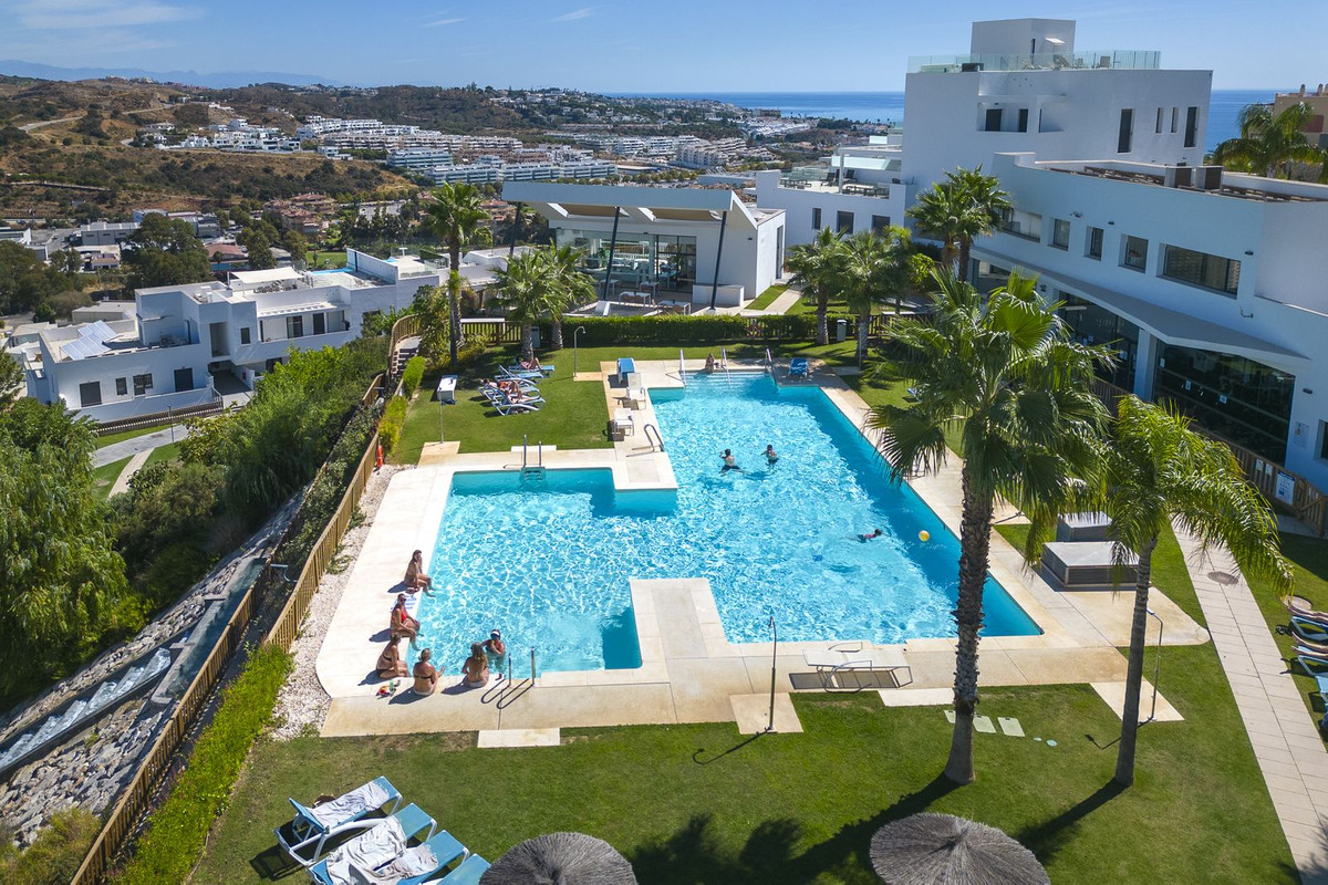3 bedroom Apartments for sale in La Cala de Mijas – R5159347