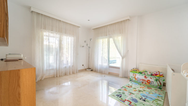 Villas de 7 dormitorios en venta en Guadalmina Baja – R5007982 en 