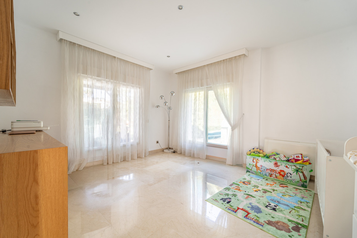 Villas de 7 dormitorios en venta en Guadalmina Baja – R5007982