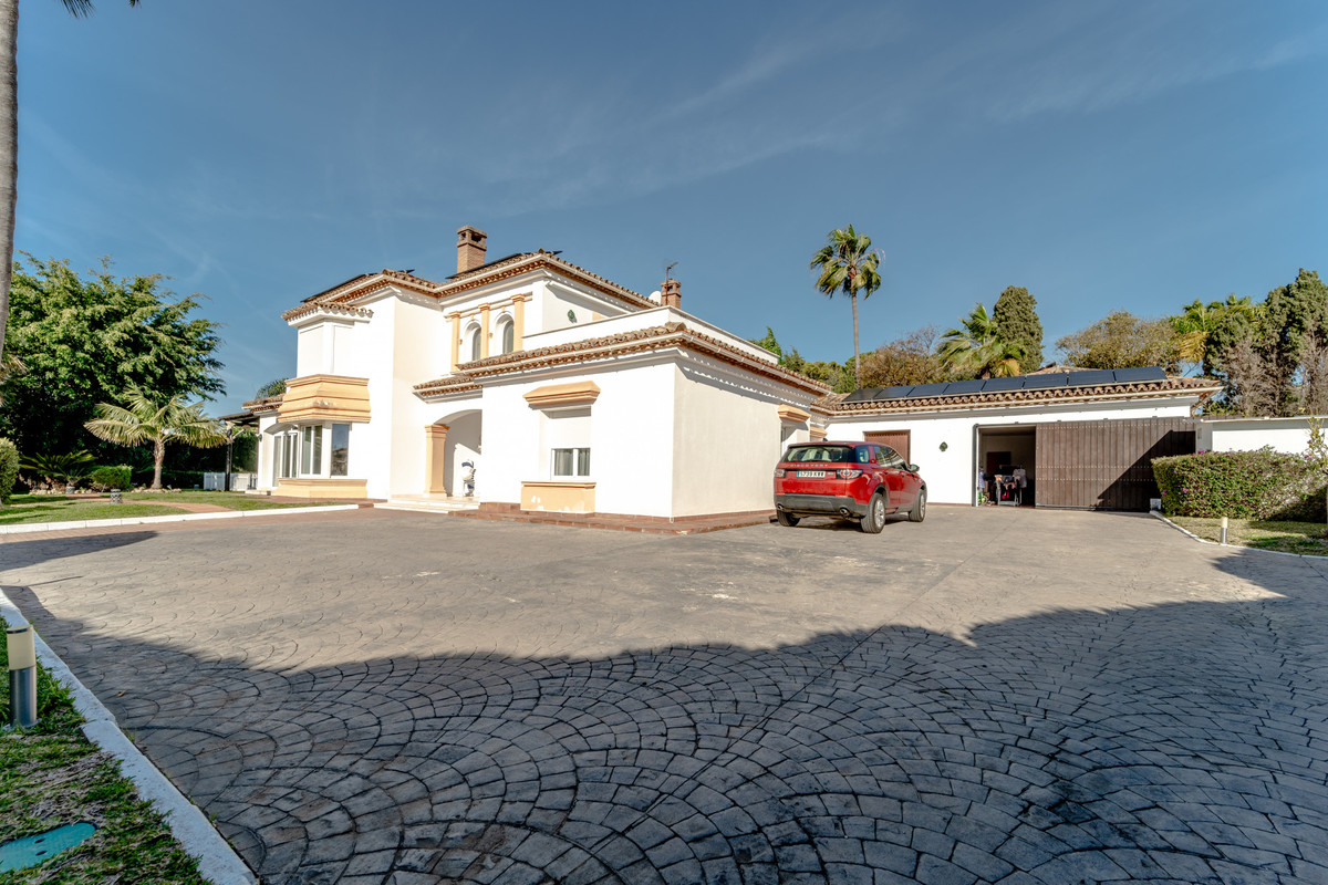 Villas de 7 dormitorios en venta en Guadalmina Baja – R5007982