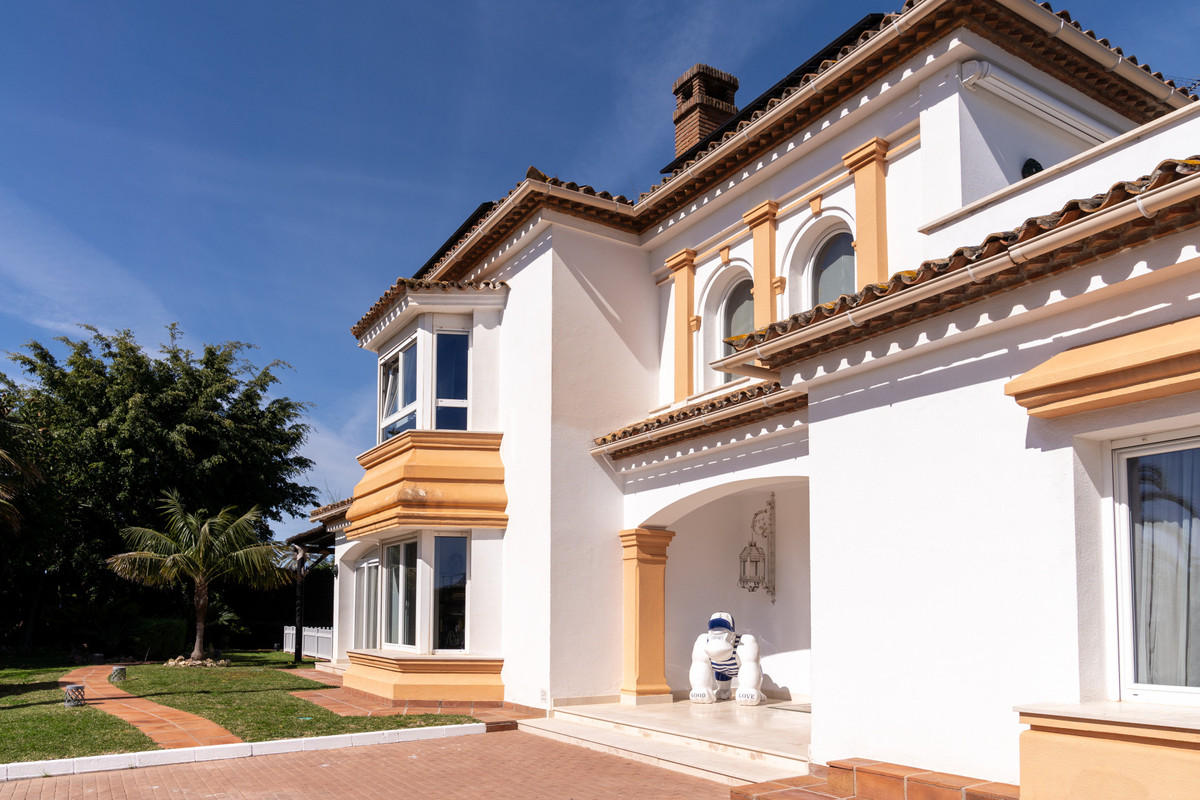 Villas de 7 dormitorios en venta en Guadalmina Baja – R5007982
