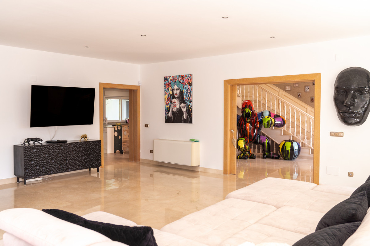 Villas de 7 dormitorios en venta en Guadalmina Baja – R5007982