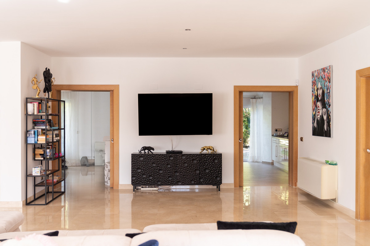 Villas de 7 dormitorios en venta en Guadalmina Baja – R5007982