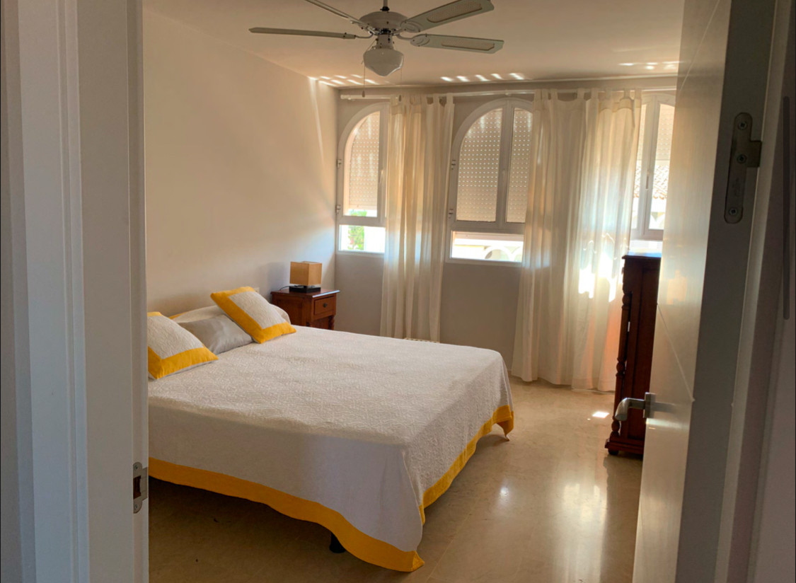Apartamentos de 4 dormitorios en venta en Marbesa – R5162698