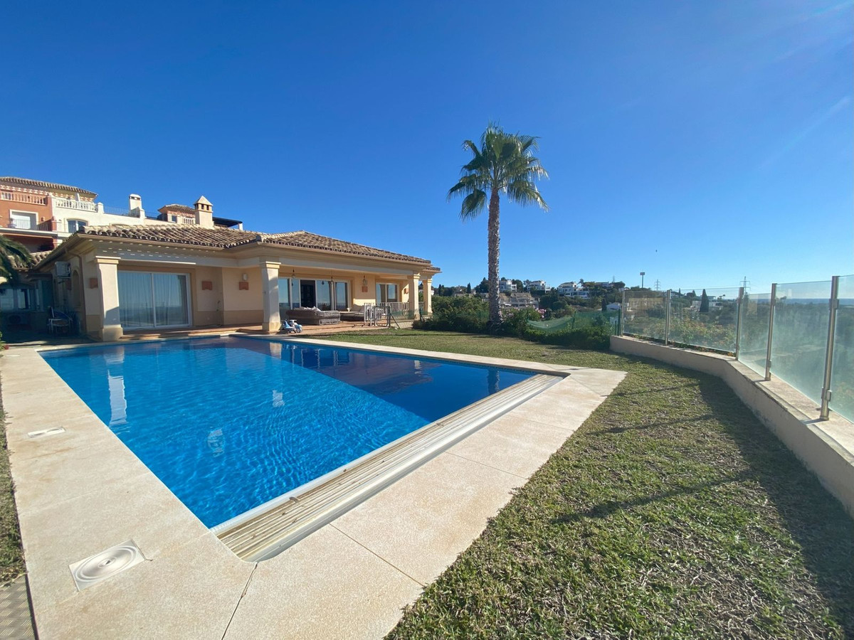 7 bedroom Villas for sale in Elviria – R5108539