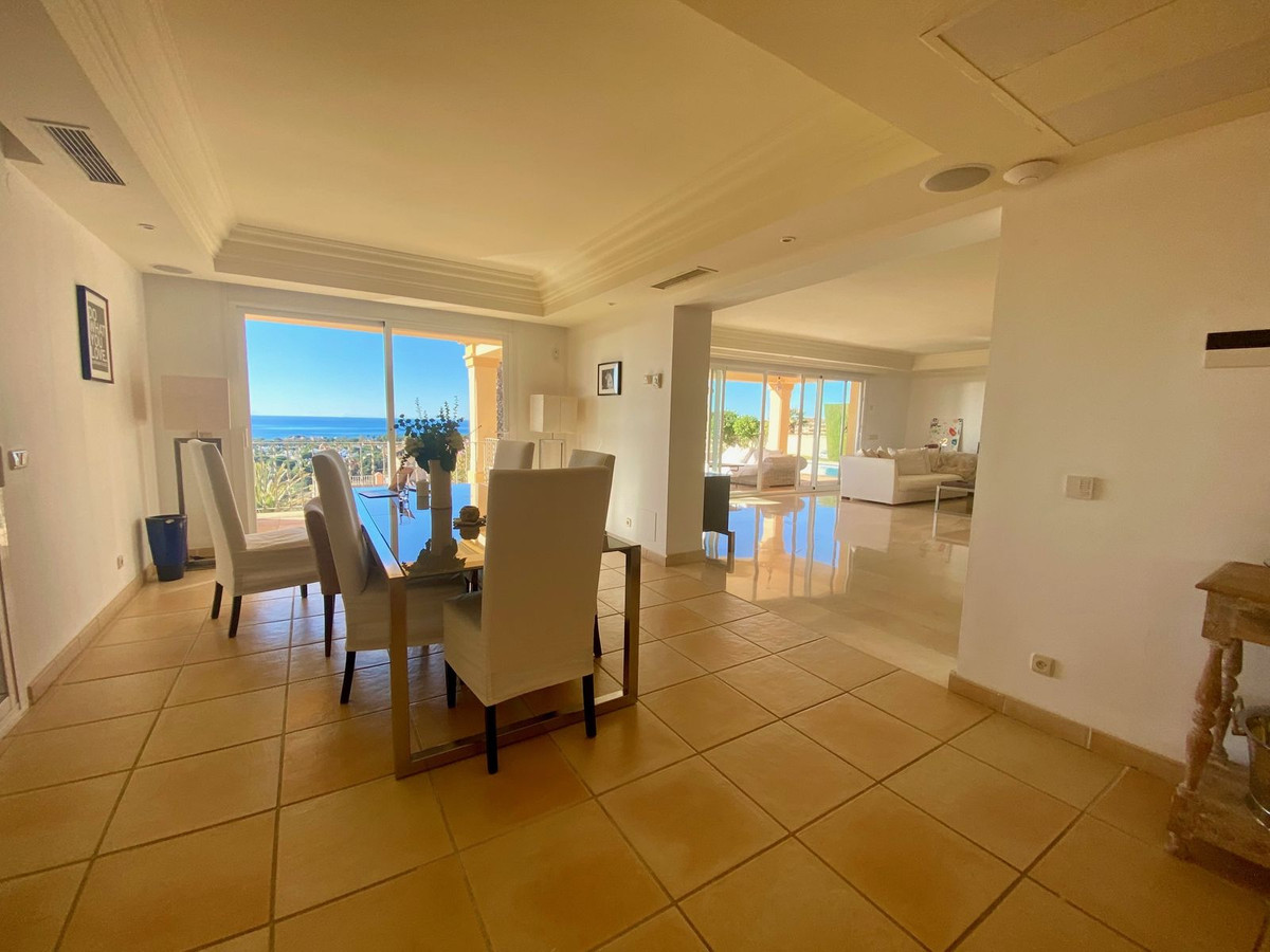 7 bedroom Villas for sale in Elviria – R5108539
