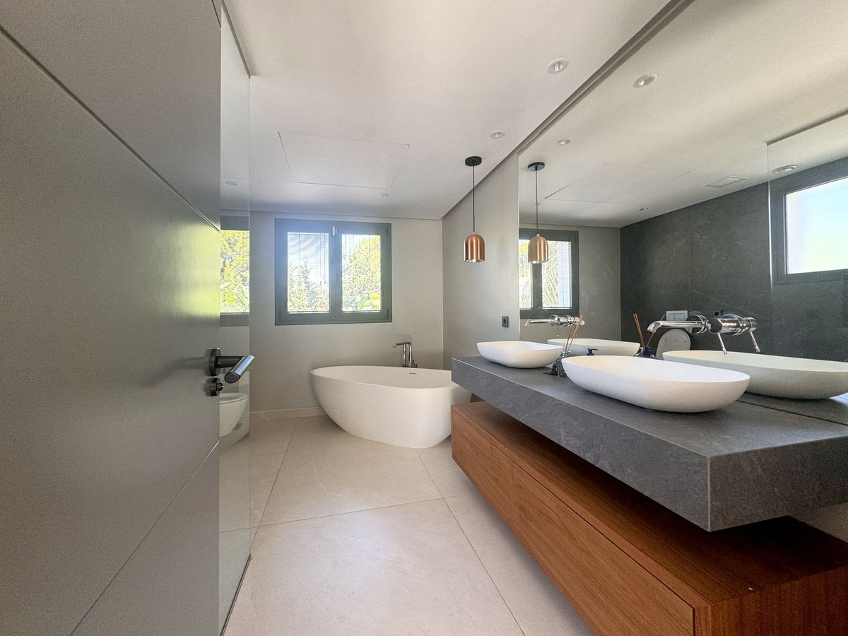 4 bedroom Villas for sale in Las Brisas – R5148511