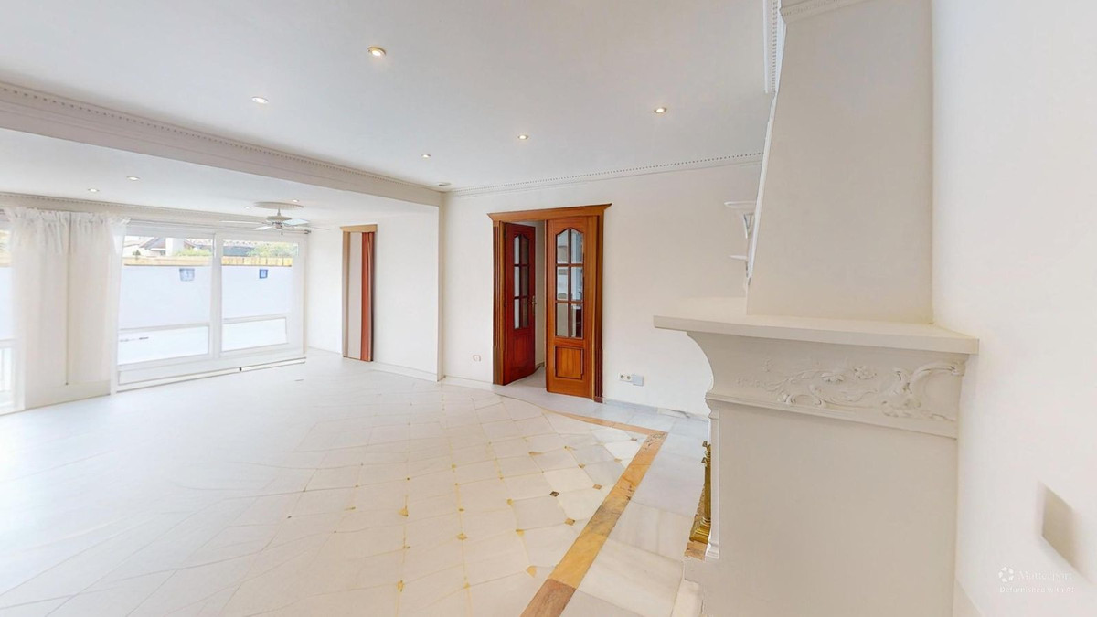 Villas de 4 dormitorios en venta en Atalaya – R5163850