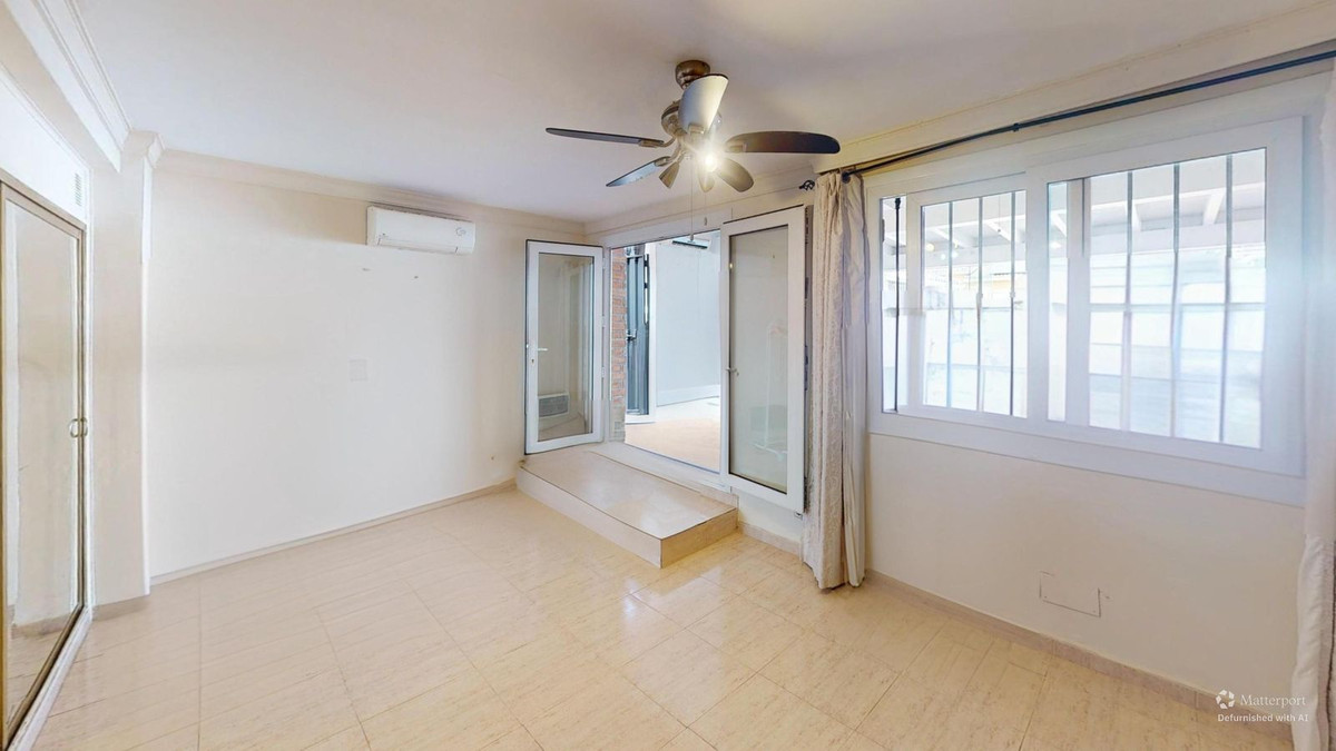 Villas de 4 dormitorios en venta en Atalaya – R5163850