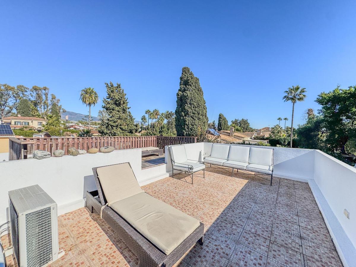 Villas de 4 dormitorios en venta en Atalaya – R5163850