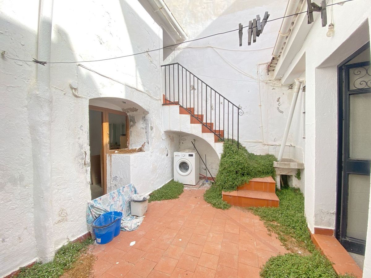 7 bedroom Townhouses for sale in Marbella – R5146675