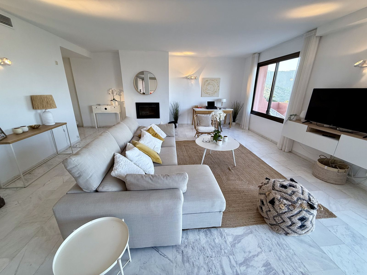 2 bedroom Apartments for sale in La Mairena – R5157415