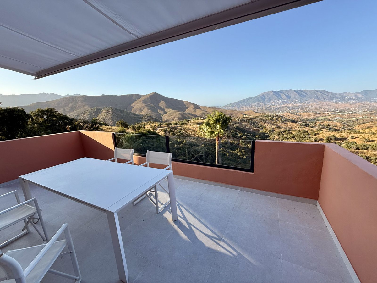 2 bedroom Apartments for sale in La Mairena – R5157415