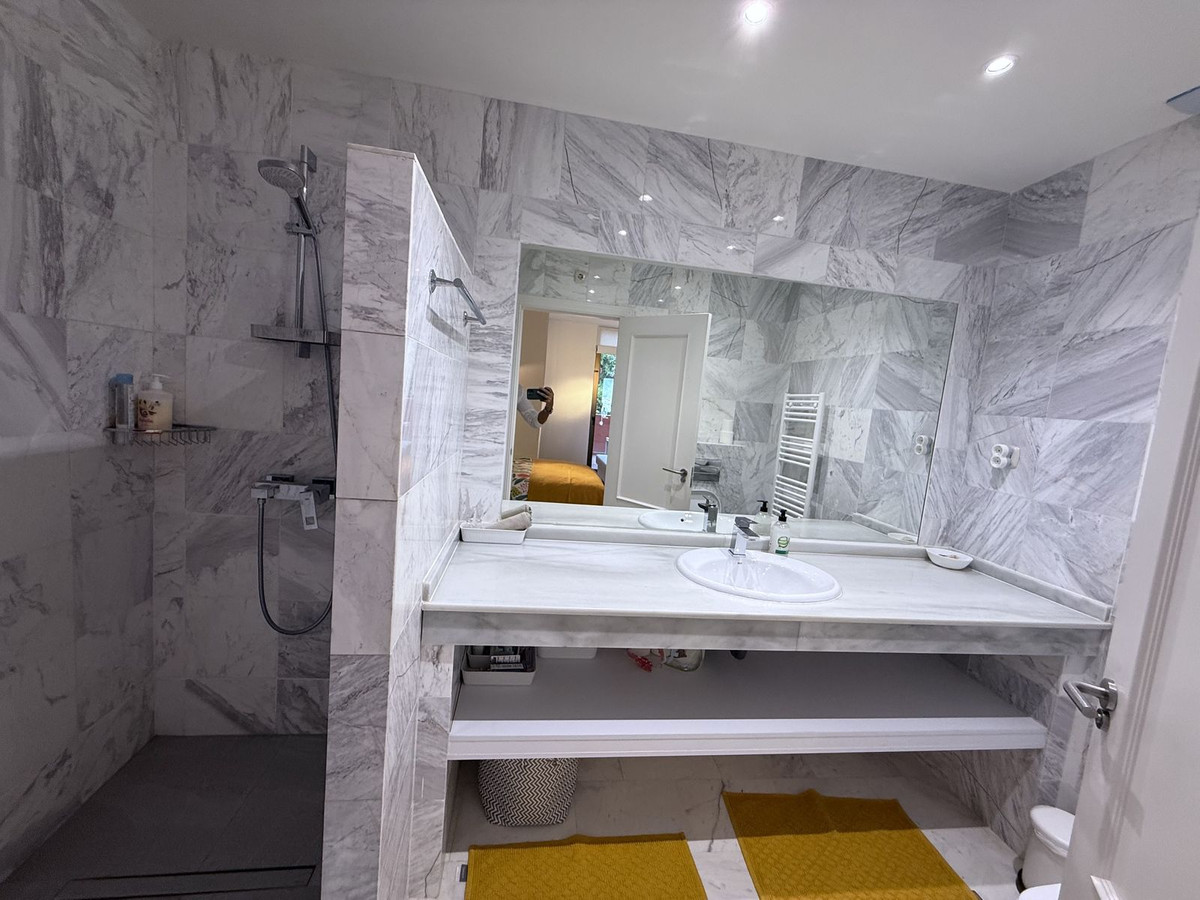 2 bedroom Apartments for sale in La Mairena – R5157415