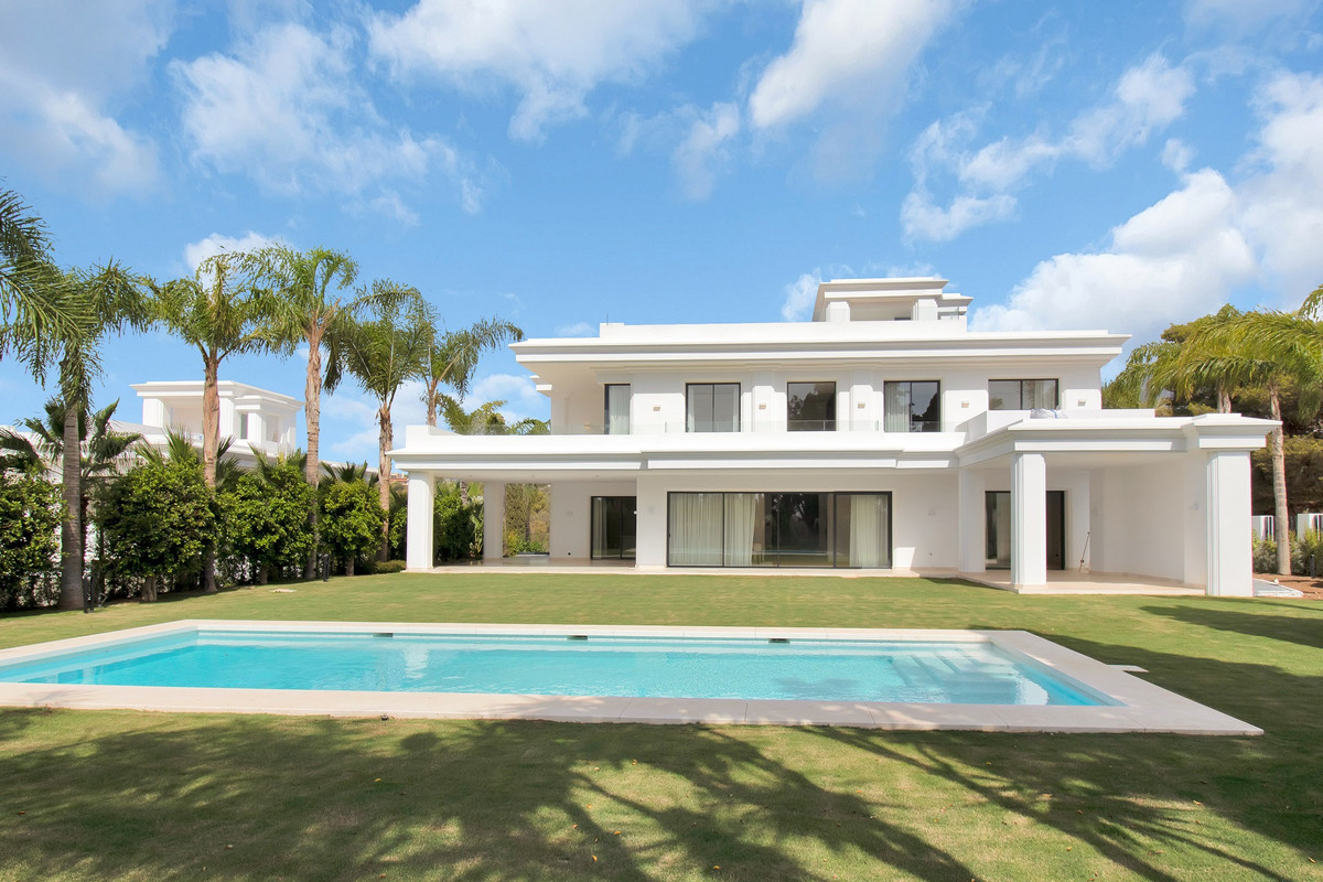 6 bedroom Villas for sale in Milla de Oro – R4300111