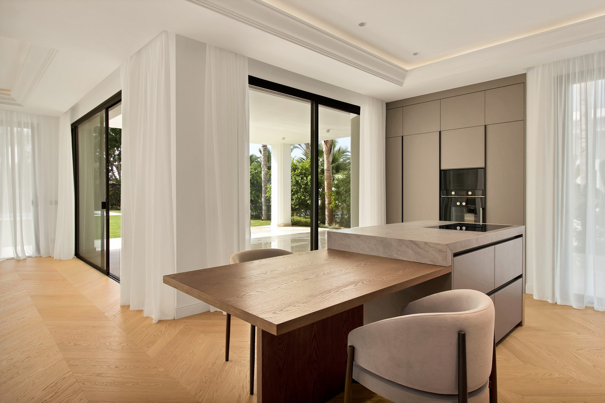 6 bedroom Villas for sale in Milla de Oro – R4300111