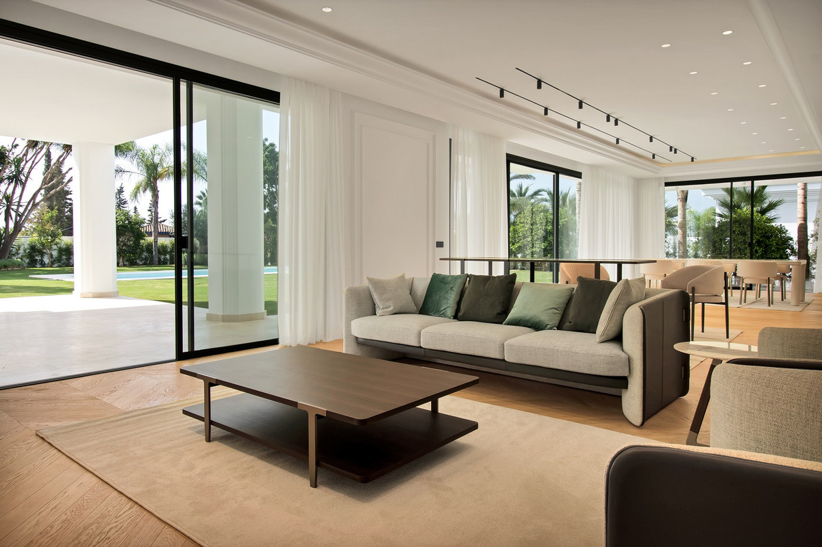 6 bedroom Villas for sale in Milla de Oro – R4300111
