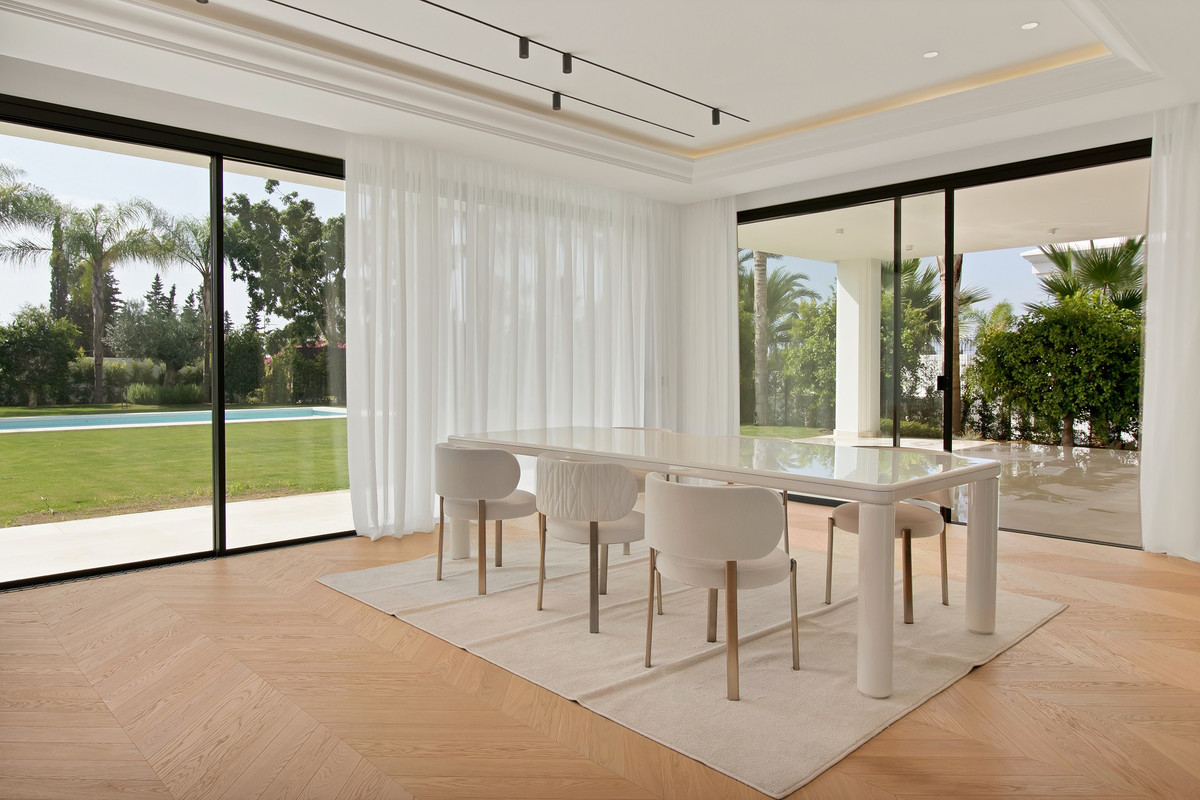 6 bedroom Villas for sale in Milla de Oro – R4300111