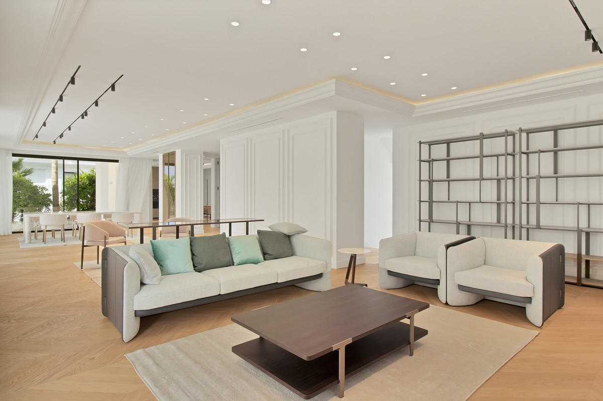 6 bedroom Villas for sale in Milla de Oro – R4300111